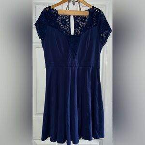Torrid Navy V-Neck Lace Detailed Dress with Keyhole on back Size 16 EUC
